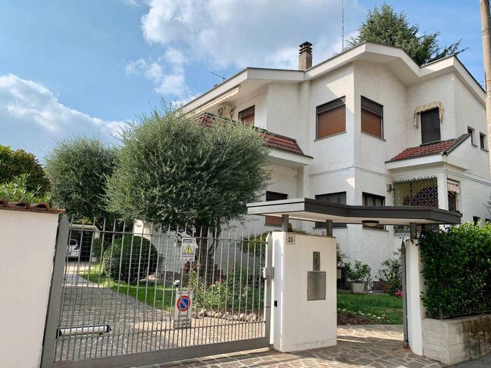 Casa con 6 locali in vendita in Senago