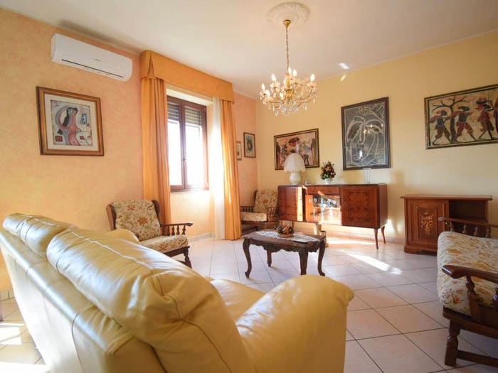 Appartamento quadrilocale in vendita in Via Sardegna, Centro, Senorbì