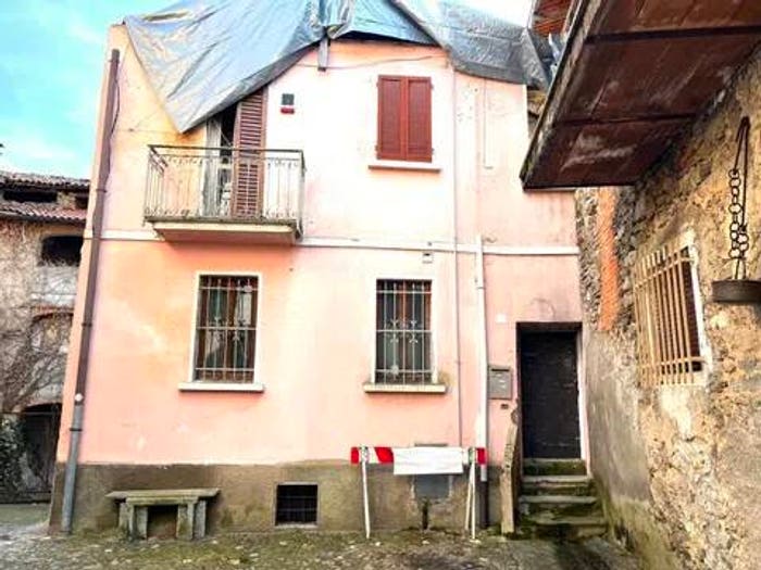 Casa quadrilocale in vendita in Via Della Piazzetta, Centro, CadeglianoViconago
