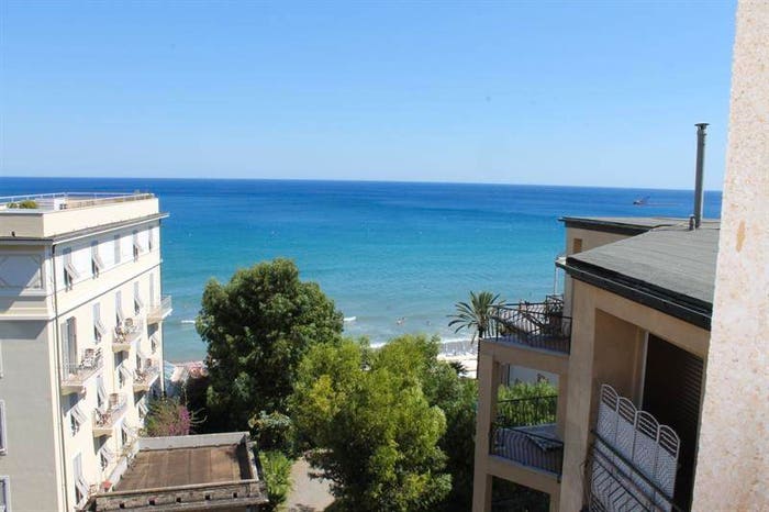 Casa quadrilocale in vendita in Viale Daniel Hanbury, Regione Paradiso, Alassio