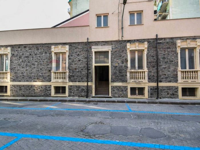 Casa con 6 locali in vendita in Via Eugenio Curiel, Adrano