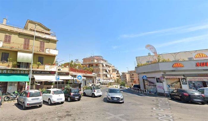 Casa con 6 locali in vendita in Piazza Clemente XI, Battistini Primavalle, Roma