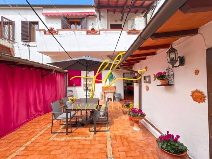 Casa con 6 locali in vendita in Cecina Centro, Cecina