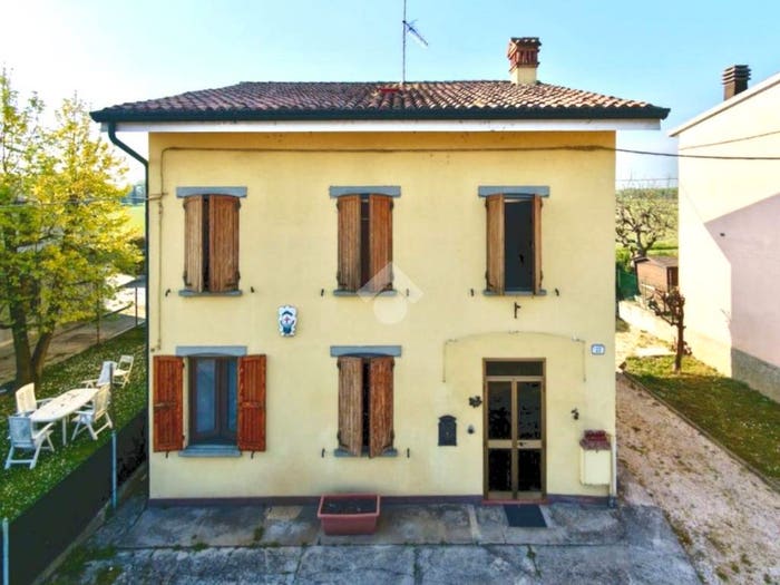 Casa con 5 locali in vendita in Via villasuperiore, Centro, Luzzara