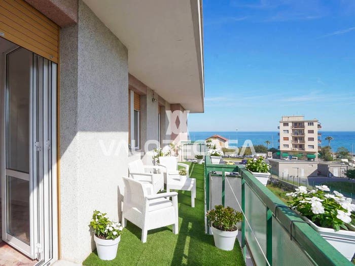 Casa bilocale in vendita in Viale Riviera, Centro, Pietra Ligure