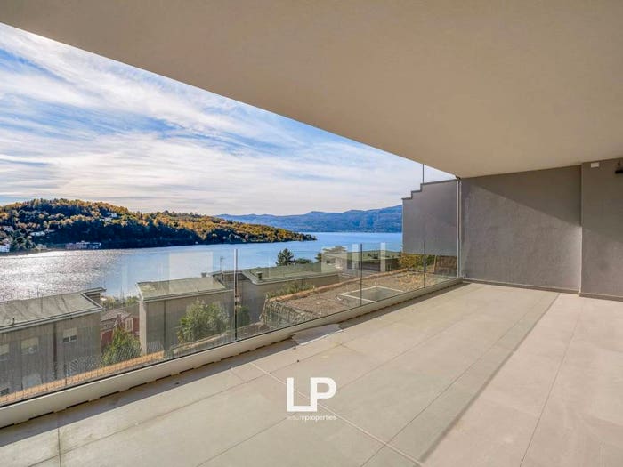 Appartamento quadrilocale in vendita in Via Donna Antonina Carcano n, Laveno, LavenoMombello