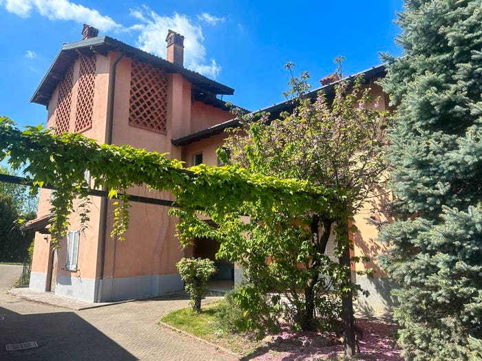Casa in vendita in Via Pietro Mascagni, Centro, Azzate