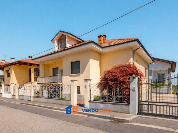 Casa con 6 locali in vendita in Via Francesco Petrarca, Tabona Borgo Nuovo, Pinerolo