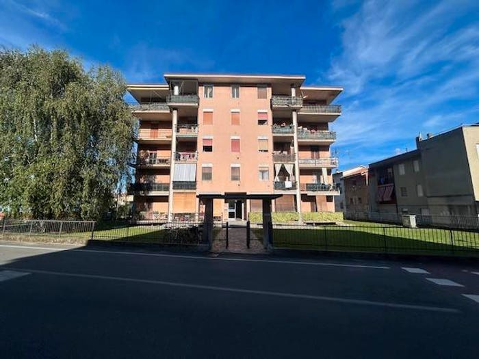 Appartamento quadrilocale in vendita in Via Circonvallazione, Centro, Bellinzago Novarese