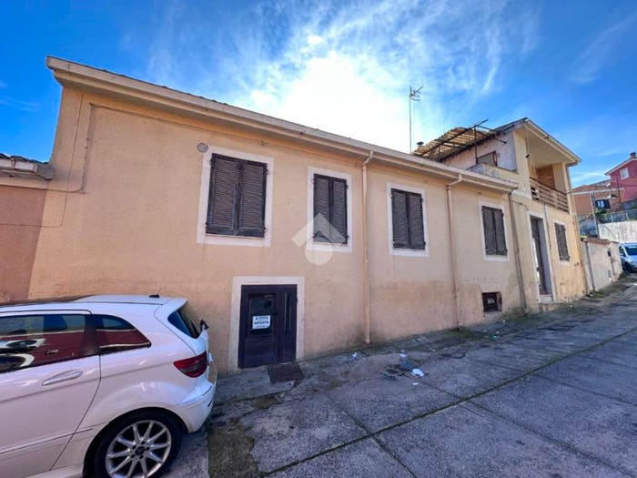 Casa con 5 locali in vendita in Via Santa Vittoria, Ossi