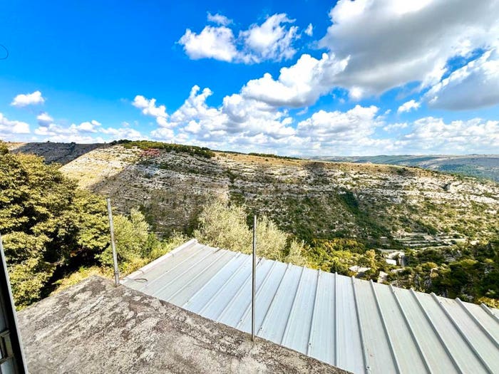 Casa con 6 locali in vendita in Via Generale Cadorna, Centro, Ragusa
