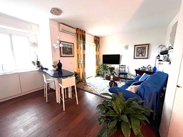 Appartamento trilocale in vendita in Centro, Vallecrosia