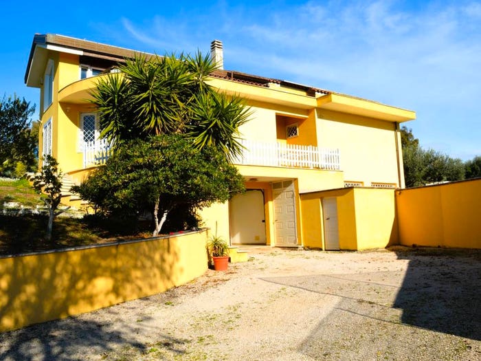 Casa quadrilocale in vendita in Via Torre Bruna, Casalazzara Torre Bruna, Aprilia