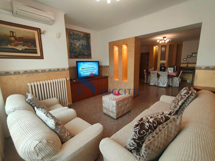 Appartamento con 5 locali in vendita in Lungomare Sirena, Tortoreto