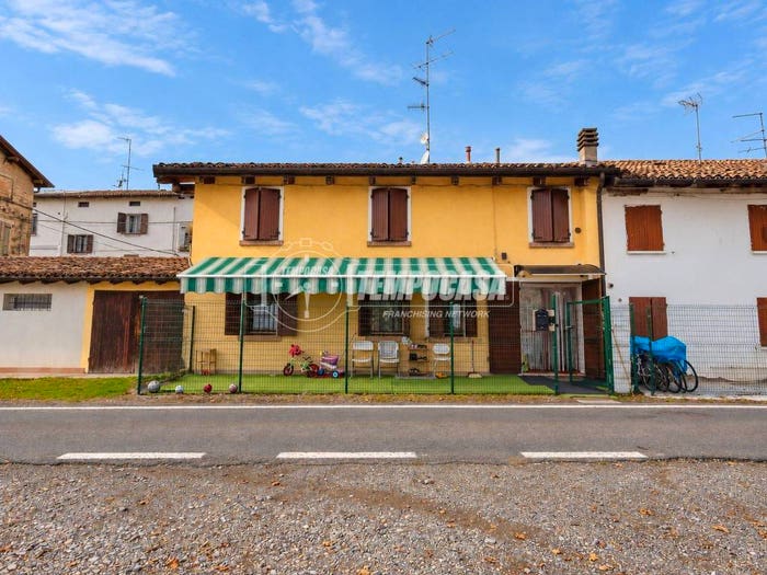Appartamento trilocale in vendita in Via Salimbene da Parma, Sesso, Reggio Emilia