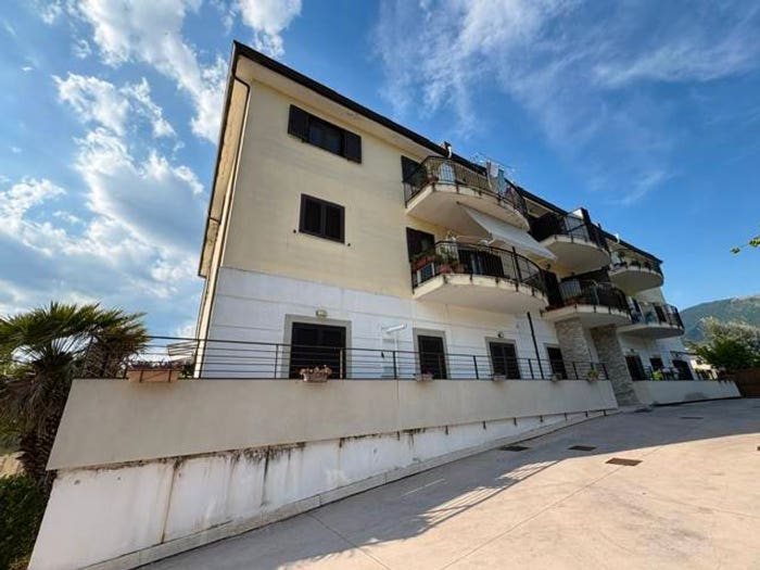 Appartamento trilocale in vendita in Via Polledrera, Cassino