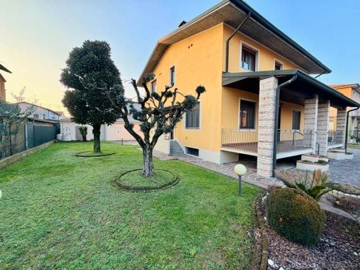 Appartamento quadrilocale in vendita in Centro, Castrezzato