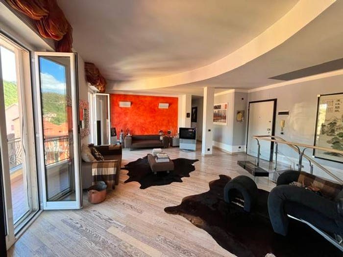 Appartamento con 6 locali in vendita in Via Gerolamo Airenta, Centro, Rossiglione