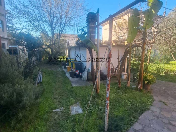 Casa con 6 locali in vendita in Viale Roma, Ronco, Forlì