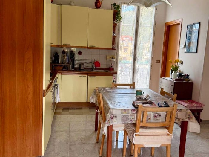 Appartamento quadrilocale in vendita in Via Ca' De Fasce, Centro, Loano