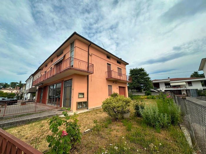 Appartamento quadrilocale in vendita in Via Giuseppe Garibaldi, Centro, Dueville