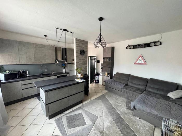 Appartamento trilocale in vendita in Via Carlo Pellegrini, Centro, Olgiate Comasco