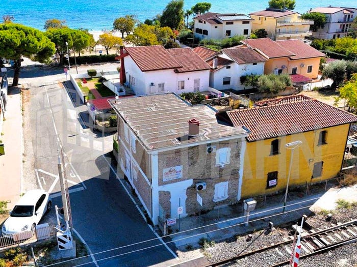 Appartamento con 6 locali in vendita in VIALE SAN GIACOMO, San Giacomo Marinella, Calopezzati
