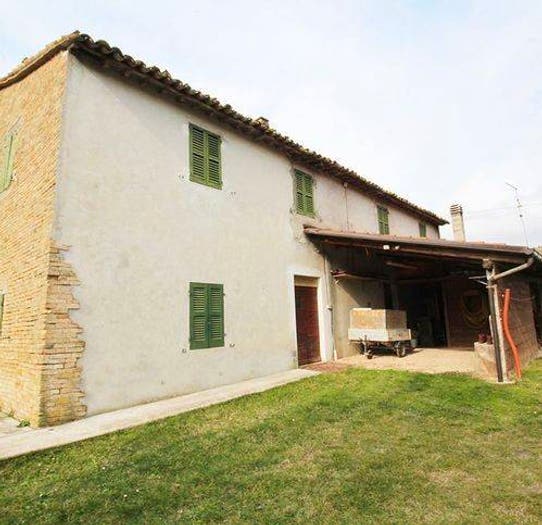 Casa con 6 locali in vendita in La Valle Dei Folletti, Urbania