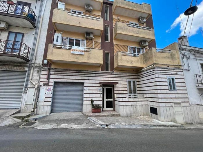 Appartamento con 5 locali in vendita in Via Don Luigi Sturzo, Crispiano