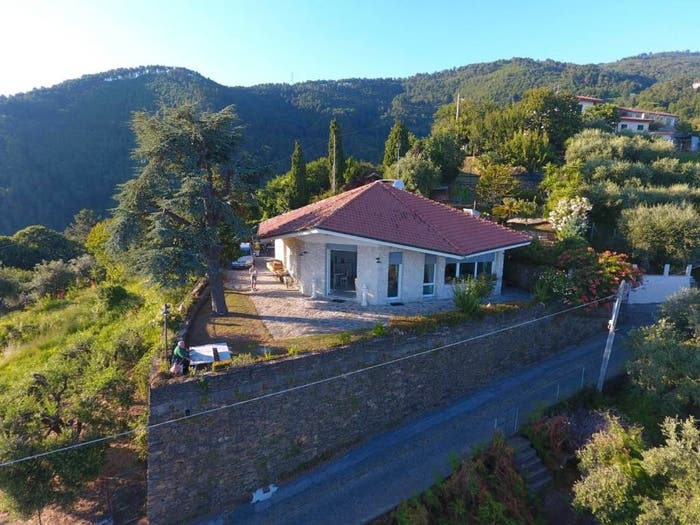Casa quadrilocale in vendita in Via Serra, Zona Collinare Cerreto Sant'Eustachio, Montignoso