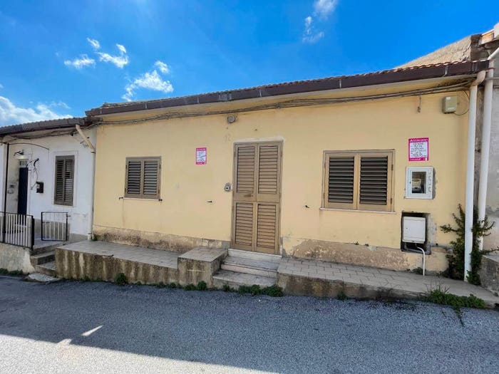Casa quadrilocale in vendita in Via Comunale Sperone, Faro Superiore Sperone, Messina