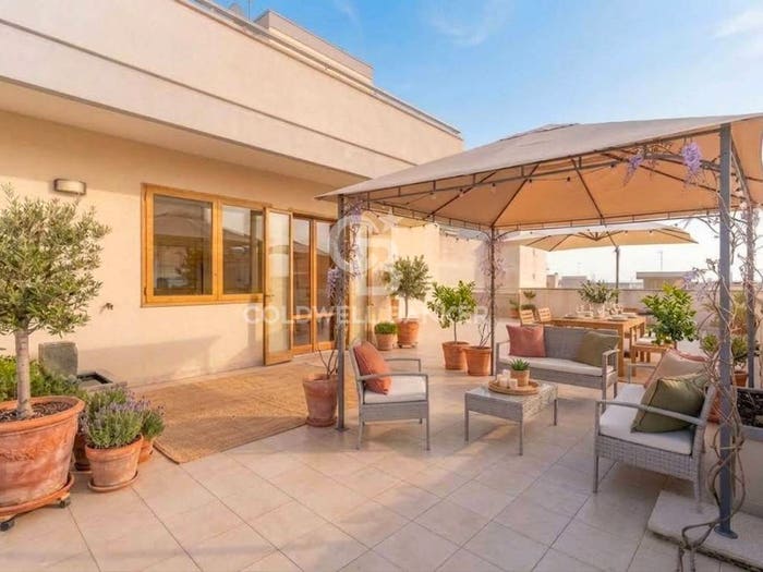 Appartamento con 6 locali in vendita in Via Dei Tulipani, Centro, Galatina