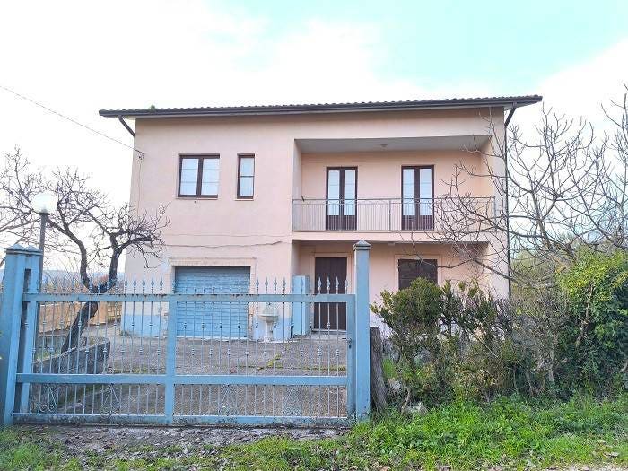 Casa quadrilocale in vendita in Strada Comunale Pettoriello, Gesualdo
