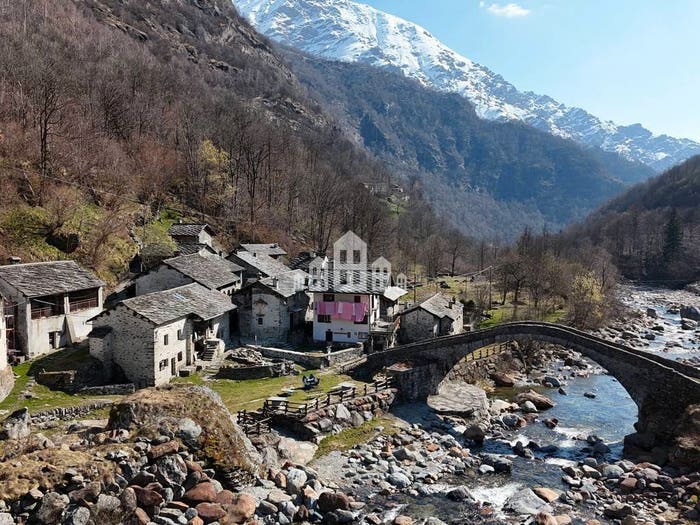 Casa bilocale in vendita in Località Fondo, Traversella