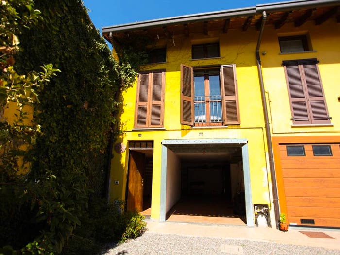 Casa trilocale in vendita in Via Camillo Benso di Cavour, Centro, Cislago