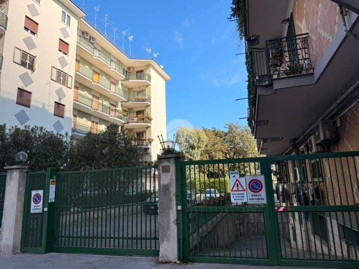 Appartamento con 6 locali in vendita in Traversa Michele Pietravalle, Zona Ospedaliera, Napoli