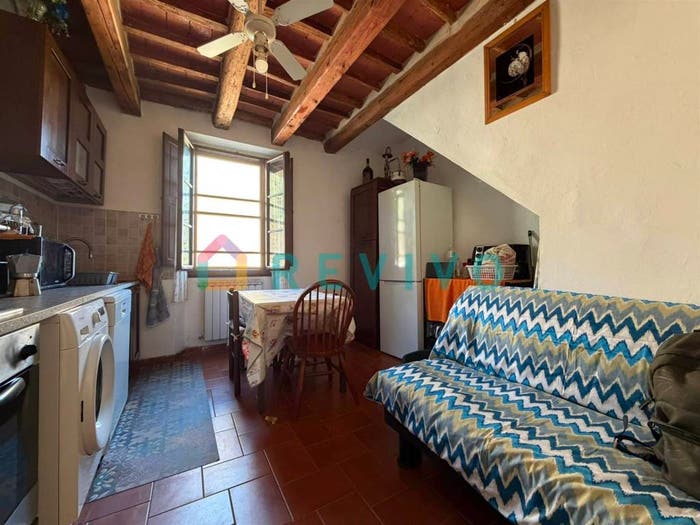 Casa con 6 locali in vendita in Via Vittorio Veneto, Comeana, Carmignano