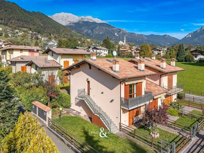 Casa bilocale in vendita in via della Lira Italiana, Castione della Presolana