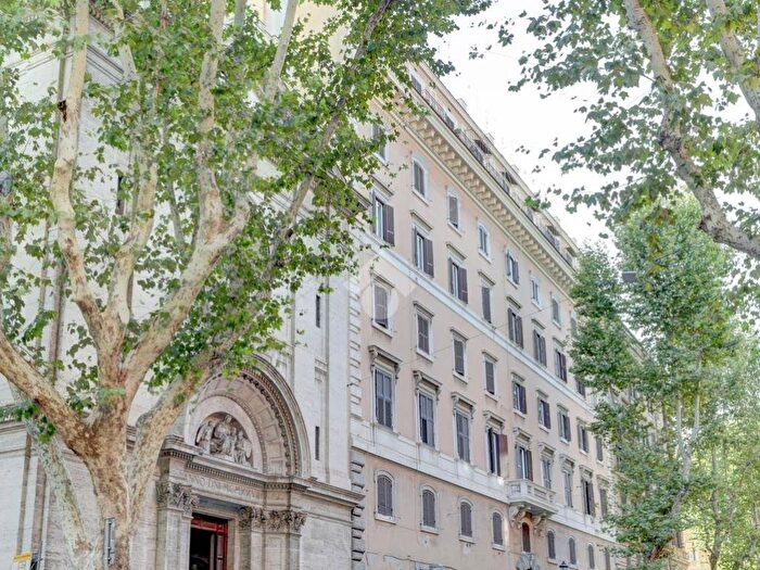 Appartamento con 5 locali in vendita in Via Merulana, Esquilino, Roma
