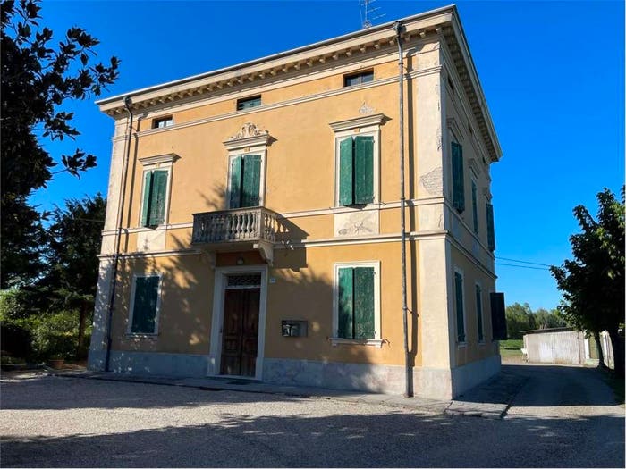 Casa con 6 locali in vendita in Madonnina Tre Olmi, Modena
