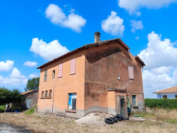 Casa con 6 locali in vendita in Strada del Tomerone, Pontinia
