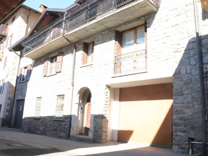 Appartamento trilocale in vendita in Via Torri, Centro, Schilpario
