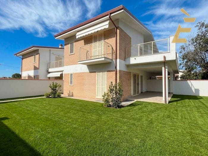 Casa quadrilocale in vendita in Lungomare Enea, Lavinio Mare, Anzio