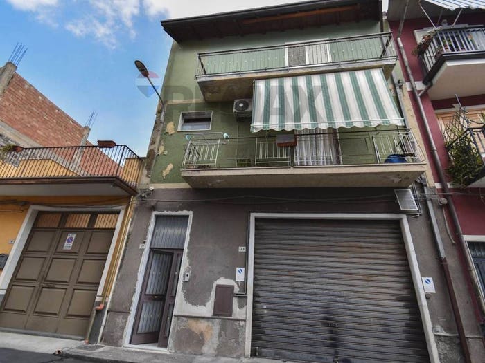 Casa con 6 locali in vendita in Via Latina, Paternò