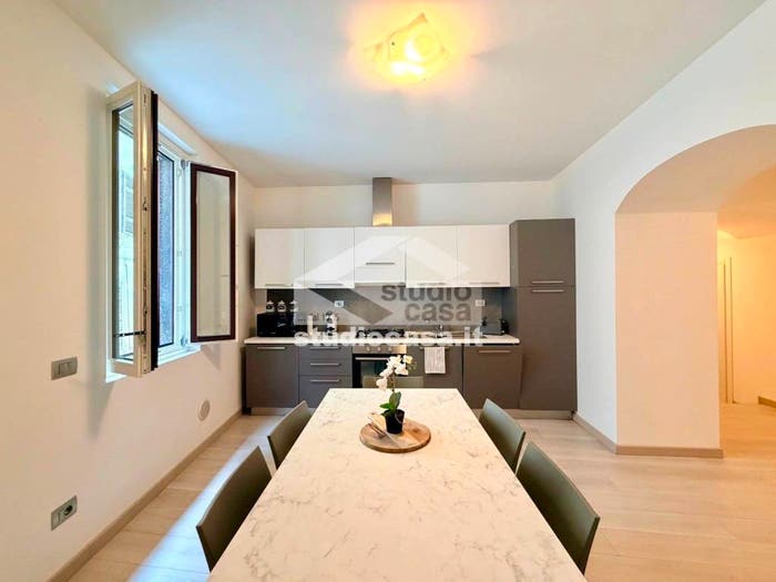 Appartamento con 6 locali in vendita in Lovere