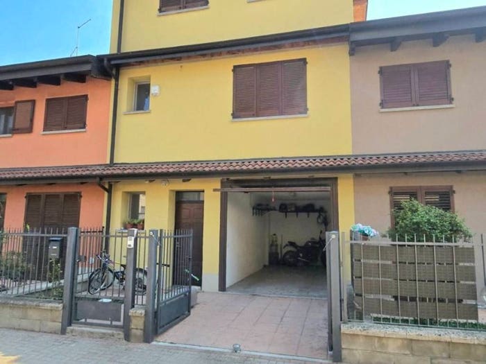 Casa quadrilocale in vendita in Via Gaetano Donizetti, Caselle Lurani