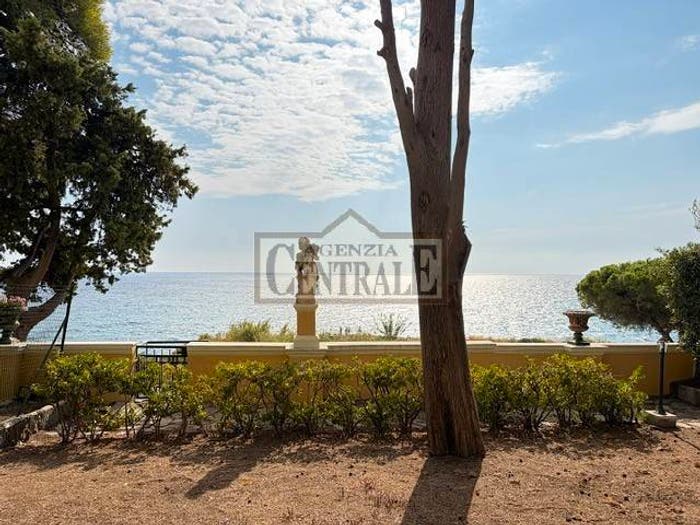 Appartamento trilocale in vendita in Foce Semeria, Sanremo
