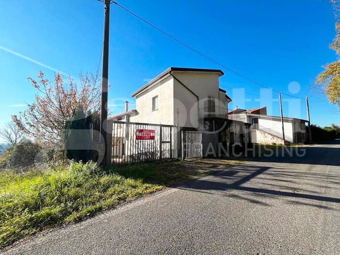 Casa con 6 locali in vendita in Via Quercia Marcozzo snc, Centro, Gioia Sannitica
