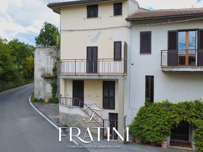 Casa con 6 locali in vendita in Strada Provinciale, Civitella del Tronto
