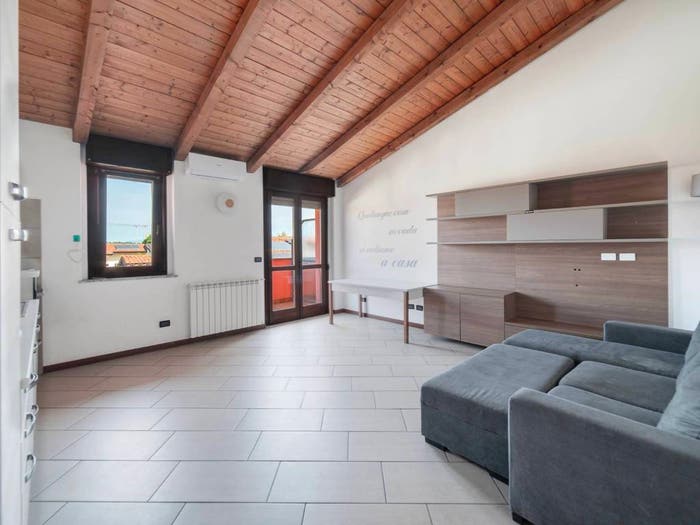 Appartamento trilocale in vendita in Via Romagna, Bernareggio